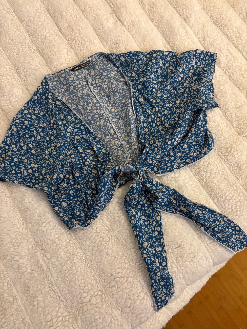 SHEIN Blue Floral Tie-Front Crop Top
